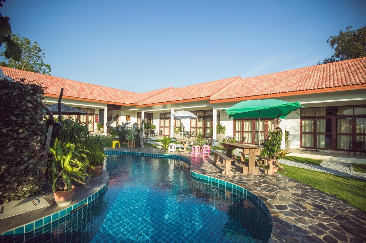 Tree Roots Retreat Hotel ระยอง ภายนอก รูปภาพ