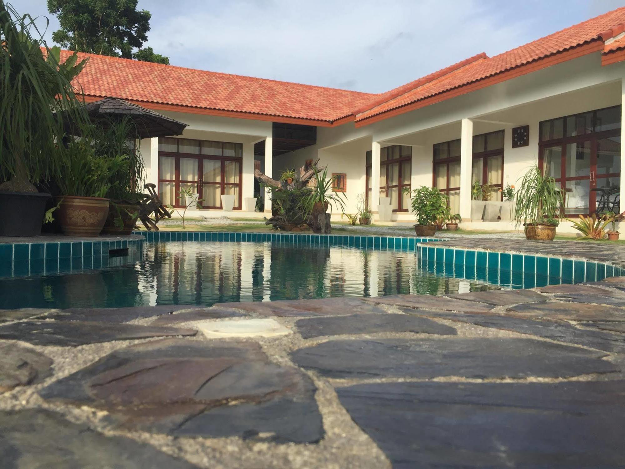 Tree Roots Retreat Hotel ระยอง ภายนอก รูปภาพ