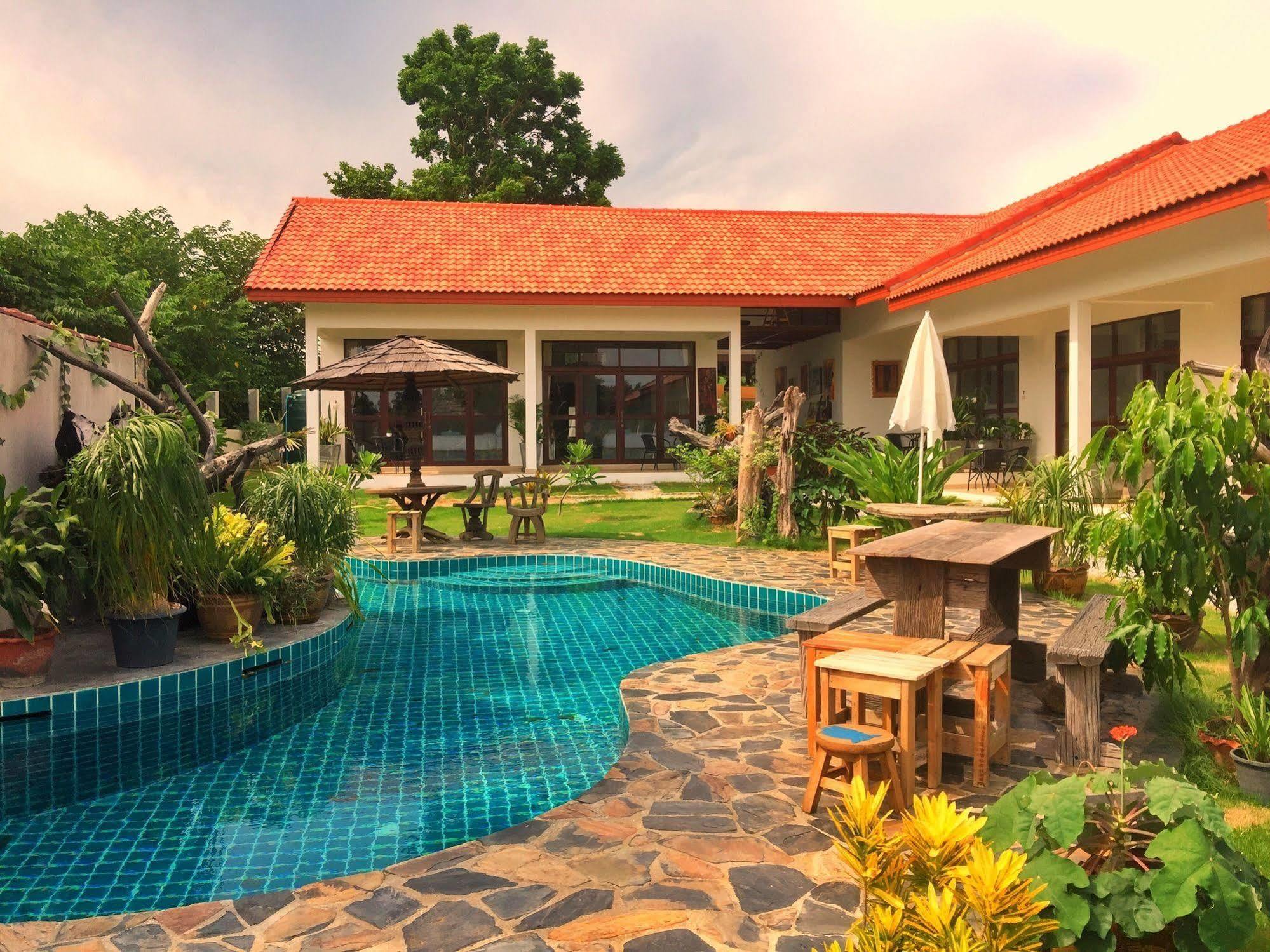 Tree Roots Retreat Hotel ระยอง ภายนอก รูปภาพ