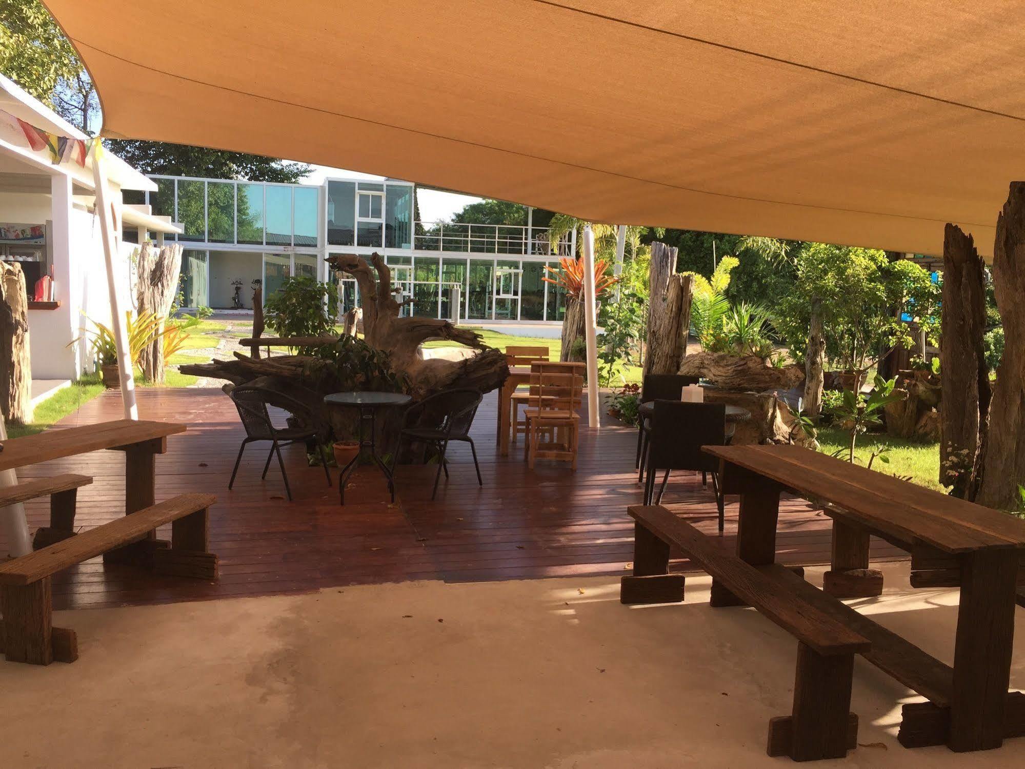 Tree Roots Retreat Hotel ระยอง ภายนอก รูปภาพ