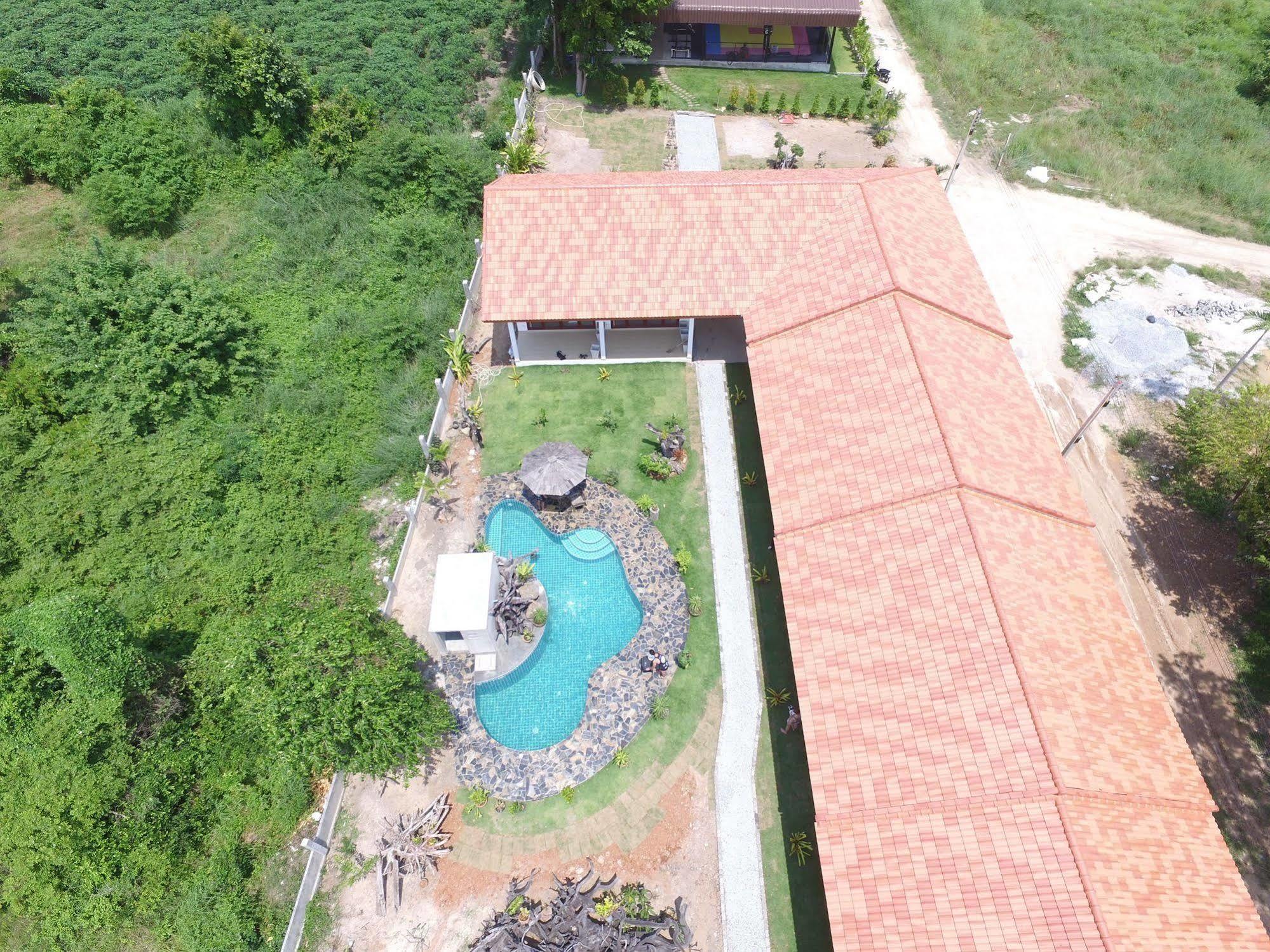 Tree Roots Retreat Hotel ระยอง ภายนอก รูปภาพ