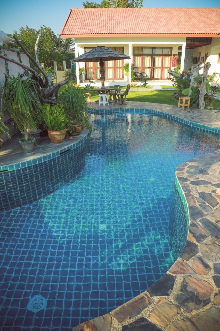 Tree Roots Retreat Hotel ระยอง ภายนอก รูปภาพ