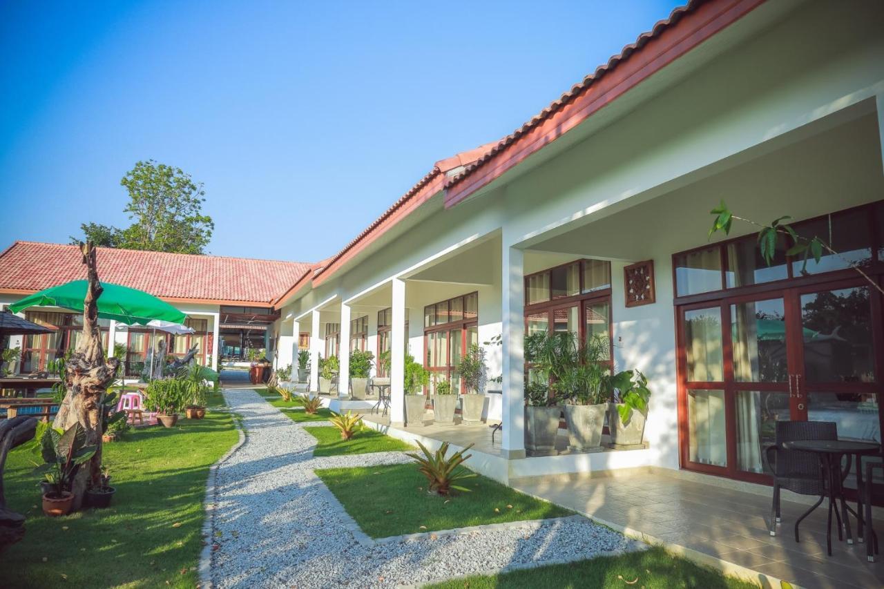 Tree Roots Retreat Hotel ระยอง ภายนอก รูปภาพ